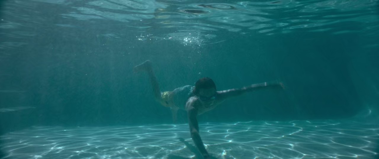 Night Swim (2024) BluRay Hindi + English 720p 10bit x265 HEVC DDP 5.1 ESub.mkv.0001